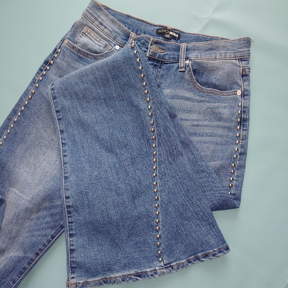 Southern Belle Flare Jeans - Medium Wash - Picture 6 of 7